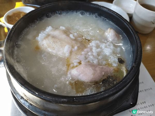 在濟州島的悠然風光裡，藏著一座以韓文「비원」和漢字「秘苑」標...