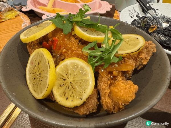 香港係我地出生地，有咩好過香港，唔洗去旅行乜都有，當然鄉下韓...