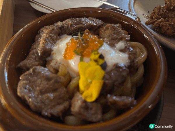 香港係我地出生地，有咩好過香港，唔洗去旅行乜都有，當然鄉下韓...