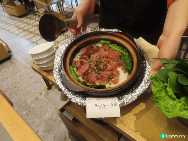 這是去深圳順德公吃的胡椒豬肚雞套餐，個雞湯很好飲，煲仔飯也很...