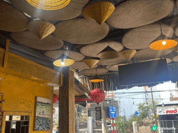 位於越南會安嘅地道越南餐廳，價廉物美 ，平均午餐每人都係$5...