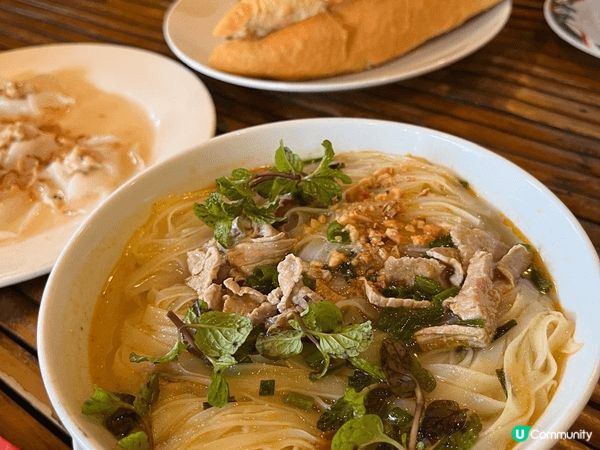 位於越南會安嘅地道越南餐廳，價廉物美 ，平均午餐每人都係$5...