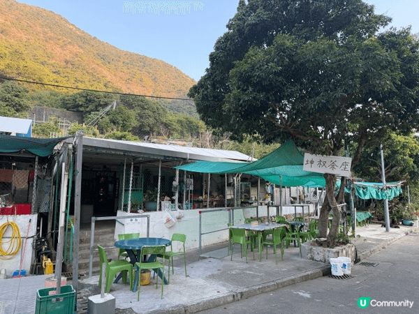 香港大嶼山深屈，處於一個遠離市區，只能步行或搭新界的士進入，...