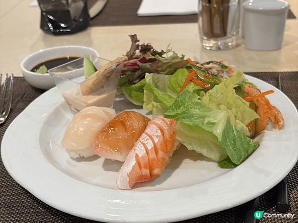 油麻地城景餐廳的自助餐，向來是我們美食團聚舊的首選。最重要是...