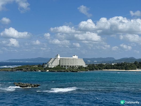 沖繩美麗海水族館是必訪地，其核心「黑潮之海」水槽震撼無比——...