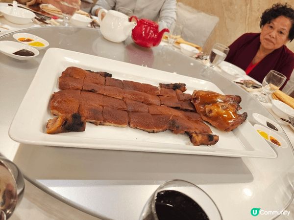 早幾日，去了一間酒樓食晚餐，菜式豐富，有乳豬，瑤柱，龍蝦，最...