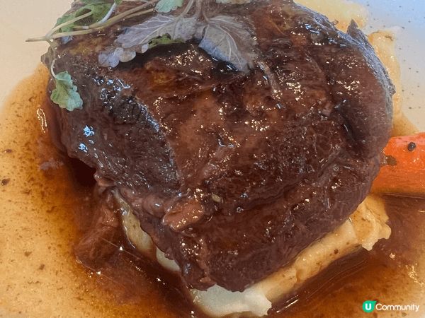 Element 一間餐廳，牛肉入口即溶，龍蝦湯好濃，chee...