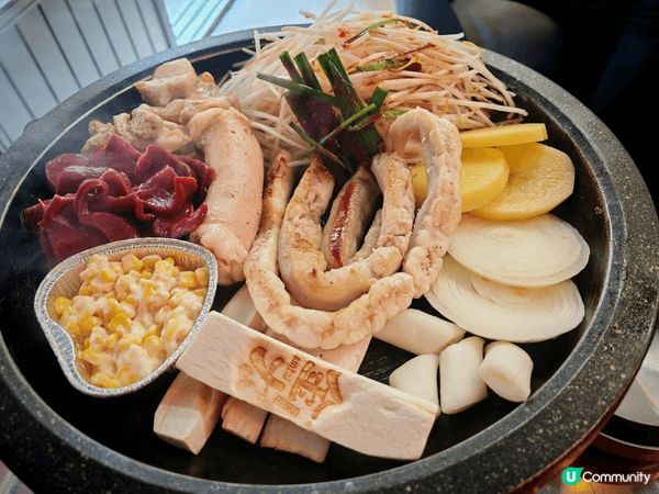 我會推介位於尖沙咀嘅金太韓牛烤腸專門店， 其中嘅綜合牛腸套餐...