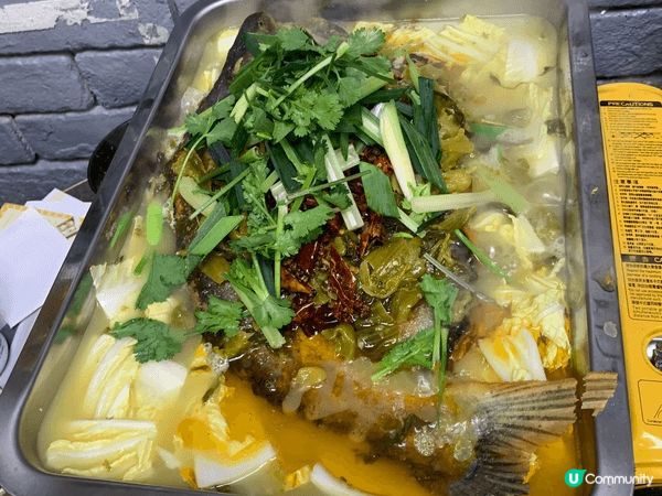過去的周末，我和朋友去了黃大仙區一間小店吃火鍋。這間食肆不大...