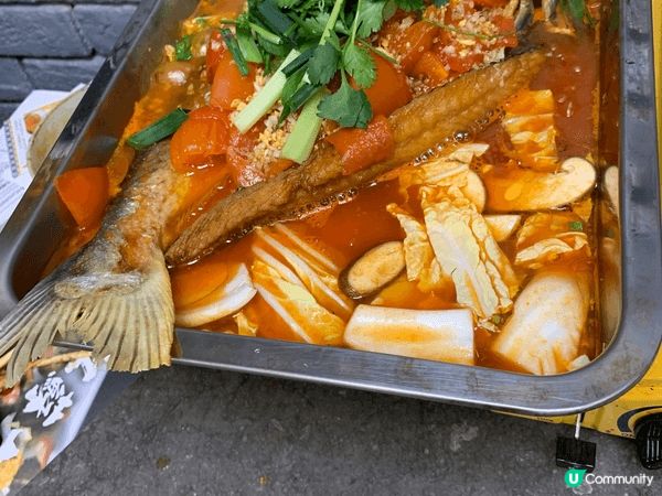 過去的周末，我和朋友去了黃大仙區一間小店吃火鍋。這間食肆不大...