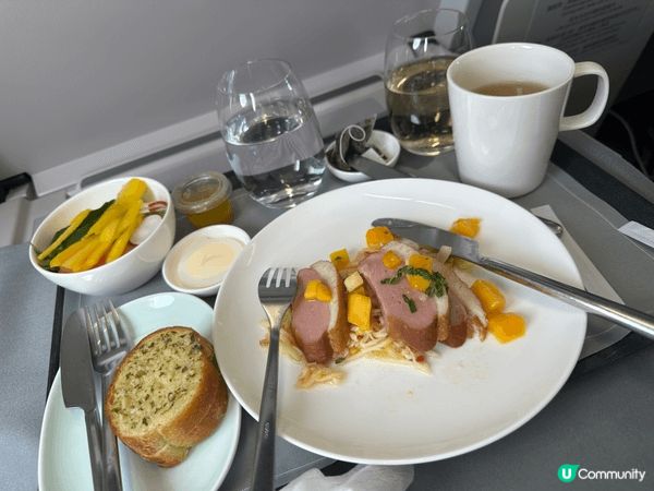 這個是在飛機上的鴨胸，非常嫩滑，無法想像在空中的預整菜式都可...