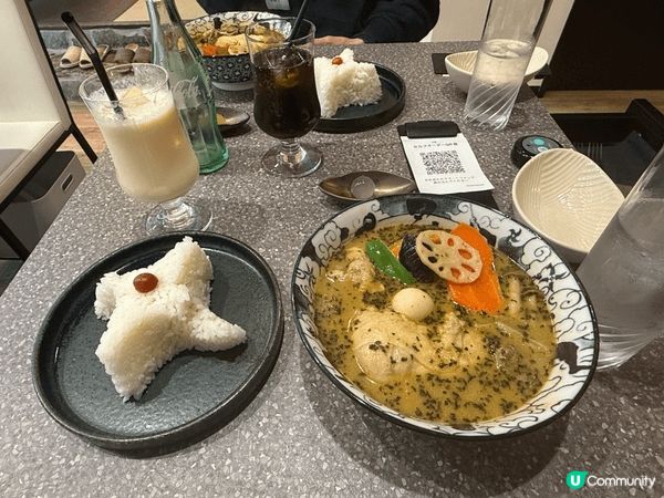 北海道有名的湯咖哩。加上獨特香料嘅濃郁湯底搭配鮮甜蔬菜與豐富...