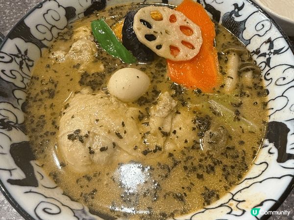 北海道有名的湯咖哩。加上獨特香料嘅濃郁湯底搭配鮮甜蔬菜與豐富...
