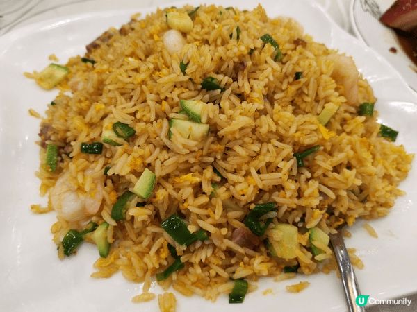 這間酒樓是位於荃灣，名叫-翠宛酒家，最推介是蒸魚，肉嫩而肥美...