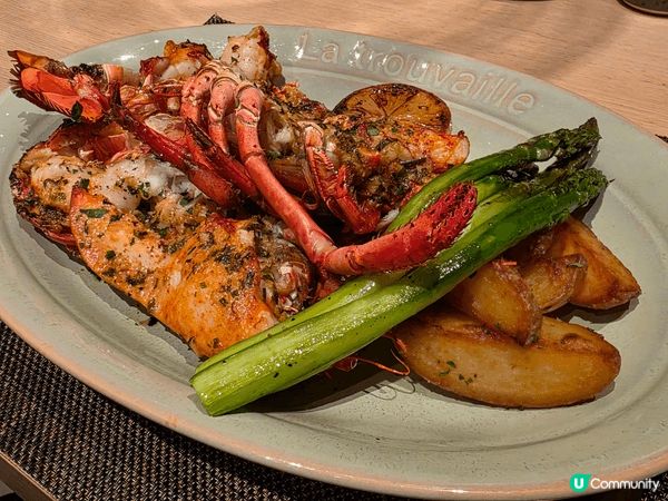 圖中雪糕是香港製做，利用新鲜材料，不太甜，適合香港人口味