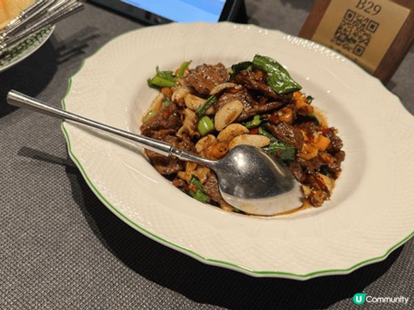 蟹肉八寶飯，用蟹黃、蟹肉和豬油滲透入八寶飯內，鮮味十足，非常...