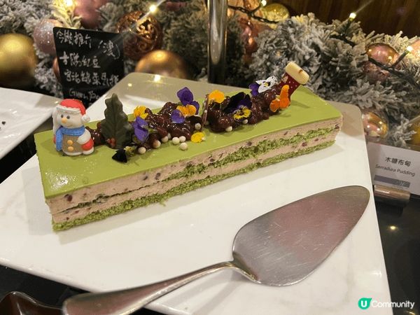 這裡的甜品超好吃，拿破崙餅酥鬆香甜，每一口都帶來滿滿的幸福感...