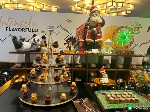 這裡的甜品超好吃，拿破崙餅酥鬆香甜，每一口都帶來滿滿的幸福感...