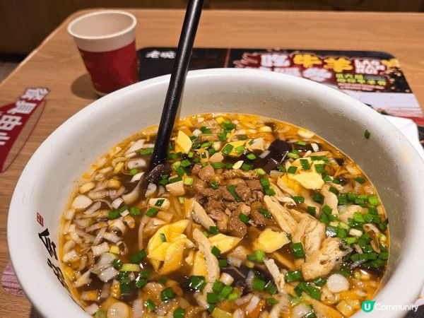 深圳世紀匯內有老碗会和糖心甜舖的特色芒果椰子冰，非常美味