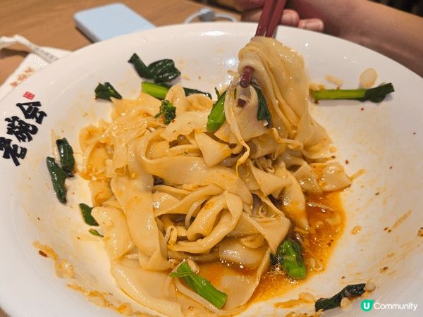 深圳世紀匯內有老碗会和糖心甜舖的特色芒果椰子冰，非常美味