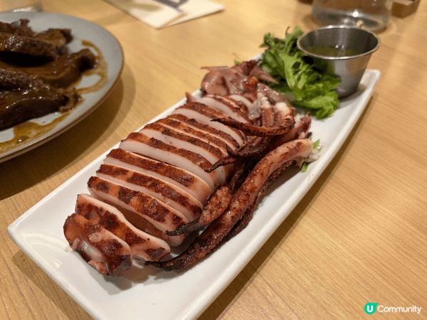 雖然沒有華麗擺盤，食物質素新鮮，烹飪技術高超，所以平凡的燒魷...