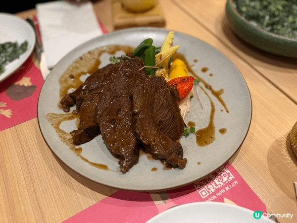 雖然沒有華麗擺盤，食物質素新鮮，烹飪技術高超，所以平凡的燒魷...