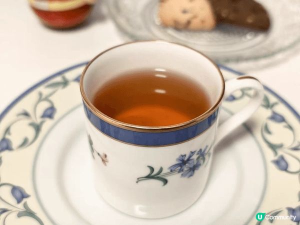 Glory嘅曲奇禮盒真係幾啱新年送禮！金黃色包裝好喜慶，曲奇...