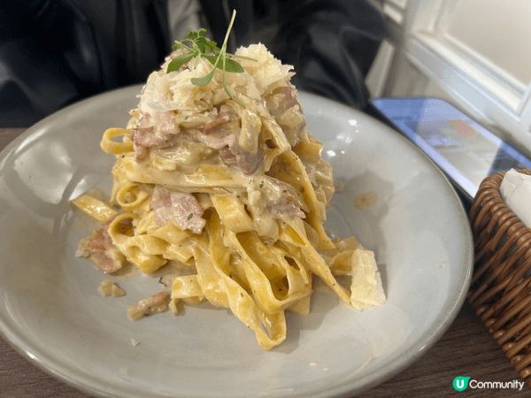 與同事相聚吃美味的西餐，位於上環。幾天後，回家再努力煮飯