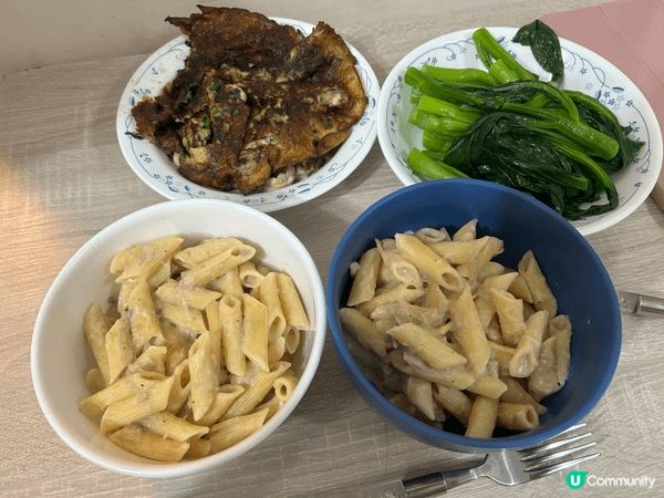 與同事相聚吃美味的西餐，位於上環。幾天後，回家再努力煮飯