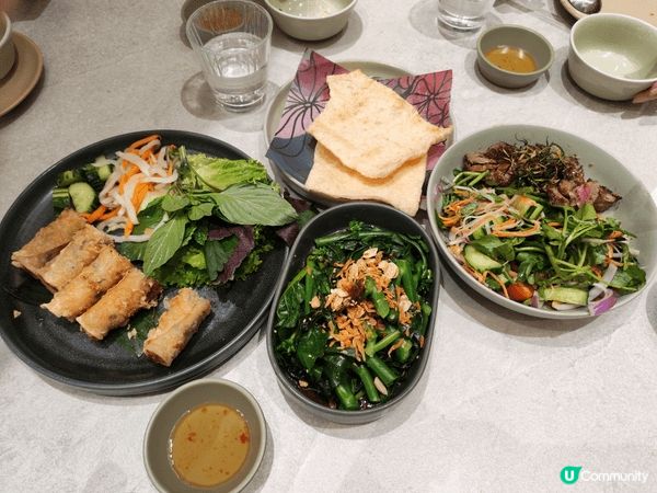 第一張是越式菜多菜少肉 第二張是飯後甜品  第3張是番茄鱼一...