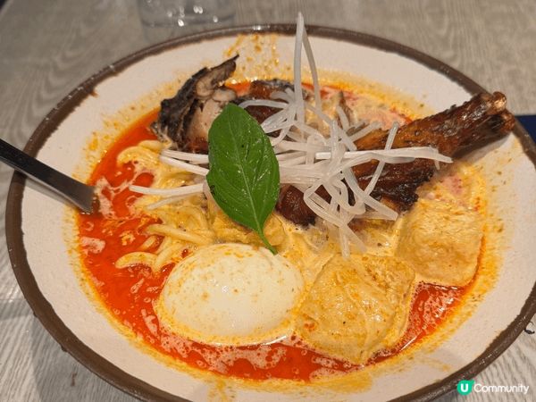 海港酒樓嘅長腳蟹、平民米芝連麥明記嘅細蓉、小南洋嘅喇沙係好食...