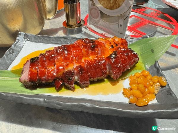 位於九龍塘的仝堂茶聚鄰近地鐵站出口，位置優越。餐廳美食多樣化...