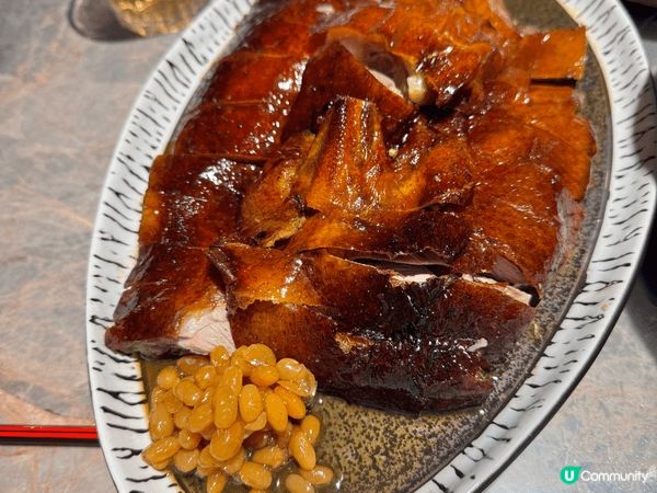 位於九龍塘的仝堂茶聚鄰近地鐵站出口，位置優越。餐廳美食多樣化...