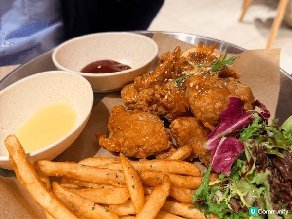 Terrace in seaside 的柚子蜂蜜炸雞，玫瑰醬...