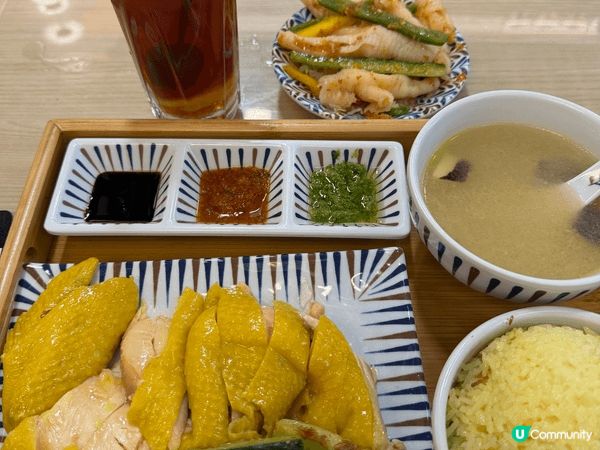 海南雞好出色，油飯好味，仲有小食鳳爪都好好食，價錢唔貴 。推...