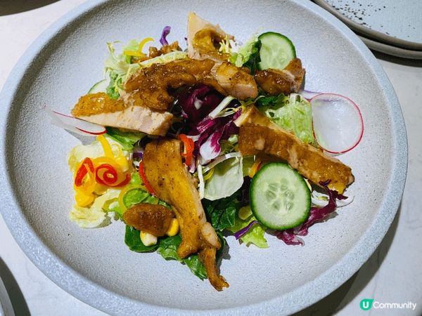 最近同朋友發現一間非常美味的餐廳，菜式種類多，味道美味，擺盤...