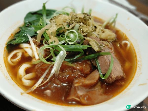 尖東呷呷念念台灣菜，首選手工雞絲滷肉香腸拌麵，看似簡單，味道...