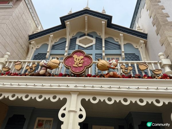 迪士尼新年限定。每年新年都會有新年活動。卡通人物換上新年服裝...