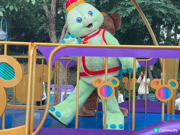 迪士尼新年限定。每年新年都會有新年活動。卡通人物換上新年服裝...