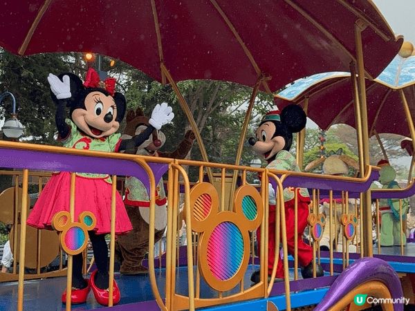 迪士尼新年限定。每年新年都會有新年活動。卡通人物換上新年服裝...