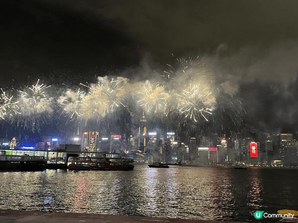 新年放煙花去海港城餐廳是好選擇，因為不怕被人迫到死死下，而且...