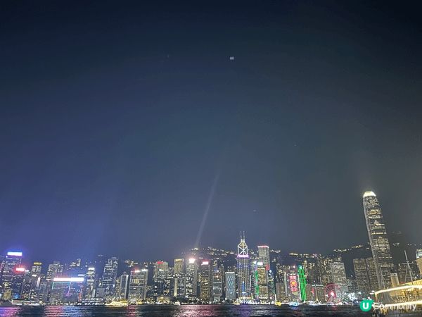 無論什麼節日，香港晚上的維港夜景都係咁靚。有晚跟朋友食完飯，...