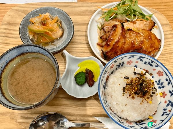 就到新年，約左同事一齊食飯