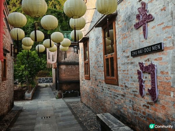 大大紅黃的燈籠，來準備迎接農曆新年，第一次來看見鄉村也這麼特...