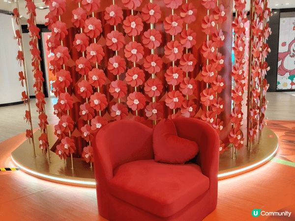 馬年行大運去到大圍圍芳 中庭 。駿馬迎新春 ，風車行大運。而...