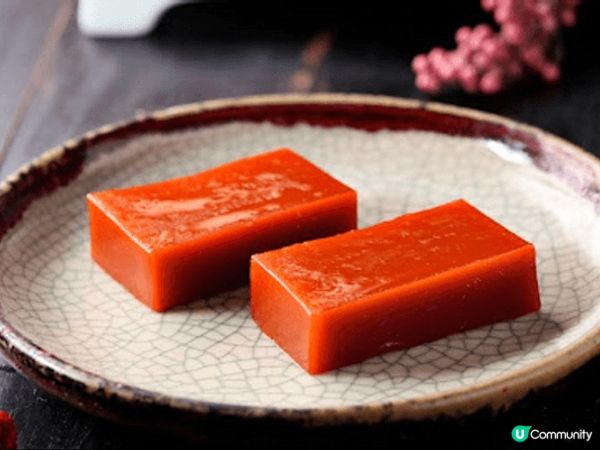賀年食品除咗傳統嘅蘿蔔糕、如意紅棗糕之外，今年特別買咗鴻福堂...