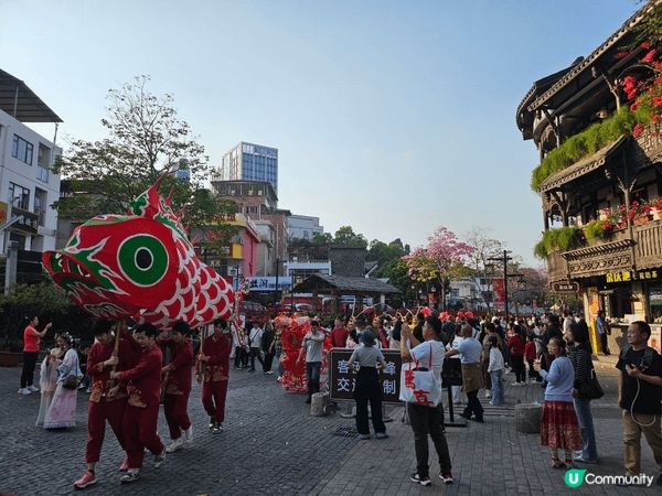 新年去咗深圳甘坑古鎮，人流眾多，氣氛好熱鬧。古鎮入面有好多新...