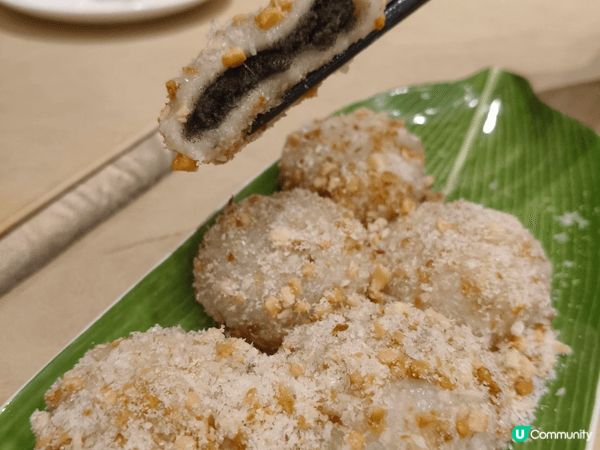 甜品環節最驚喜，「盈盈樂樂熊貓流沙包」🐼造型可愛，流沙餡燙口...