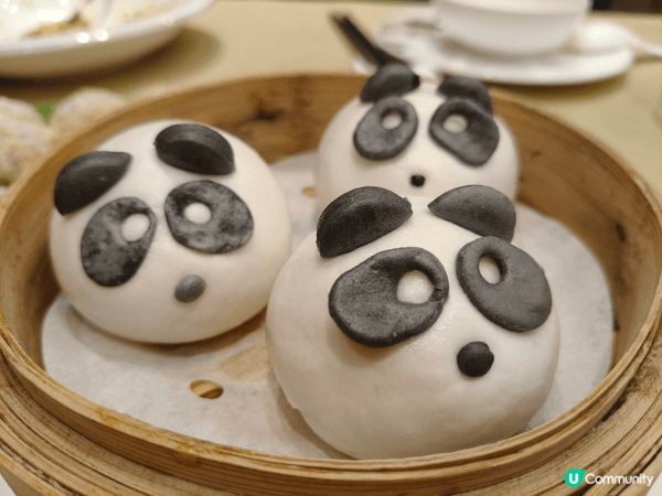 甜品環節最驚喜，「盈盈樂樂熊貓流沙包」🐼造型可愛，流沙餡燙口...