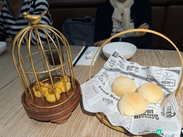 粉嫩Q彈章魚流心包，熱辣辣咬爆金黃餡汁四溢，超滿足。雪耳糖水...